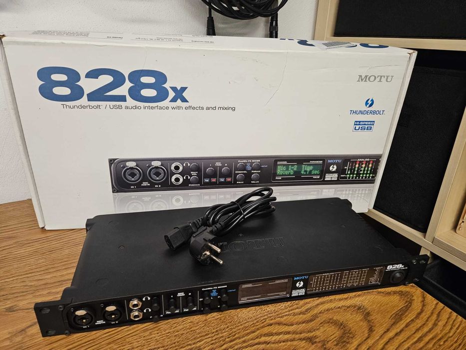 Interface Motu 828x Hibrid (USB/THUNDERBOLT)