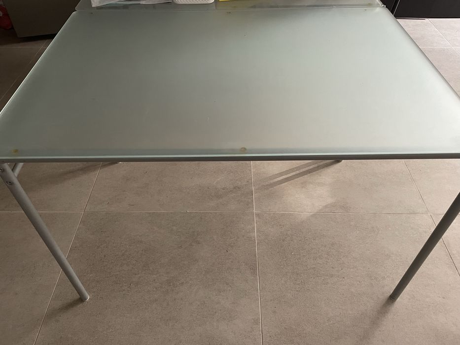 Uma Mesa de vidro