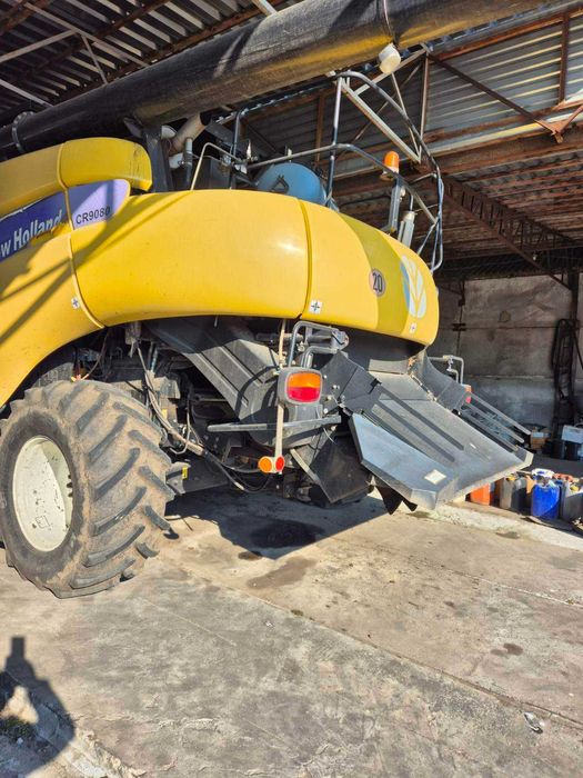 Комбайн New Holland CR9080