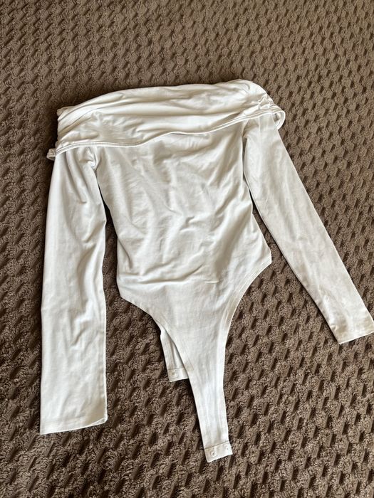 Боді з відкритими плечима