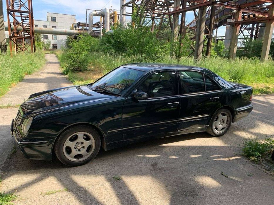 Мерседес E320 2001 рік