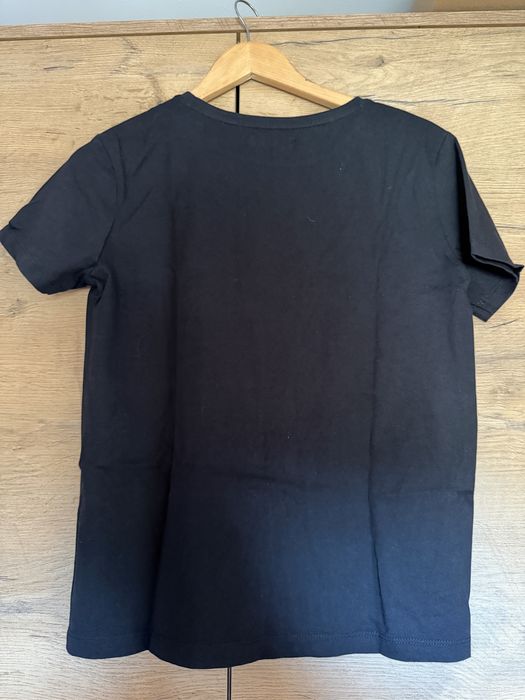 Czarna koszulka tshirt damska z ozdobym kołnierzykiem