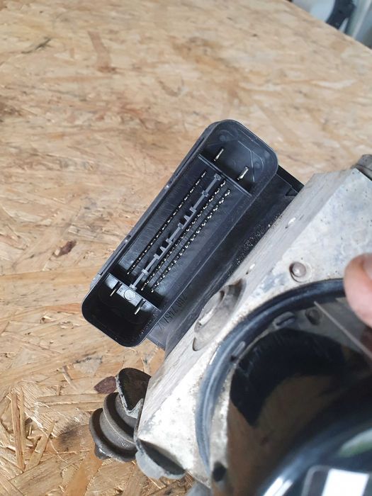 Pompa sterownim Abs Esp Vw Golf 5 V 04 r 1.9 sprawna