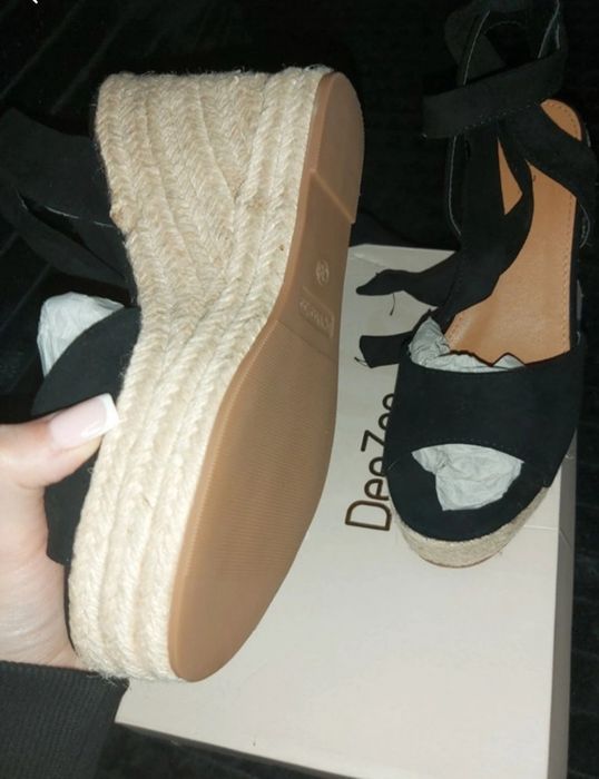 Sprzedam buty czarne  damskie deezee
