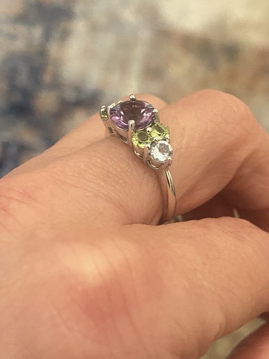 Srebrny pierścionek z naturalnymi kamieniami