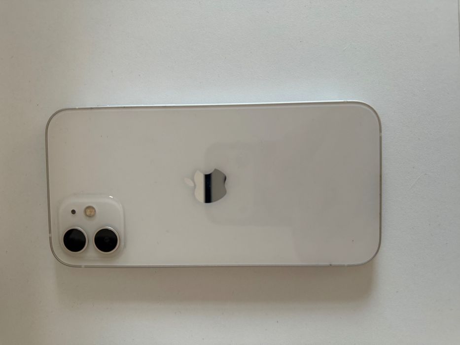 iPhone 12 em bom estado