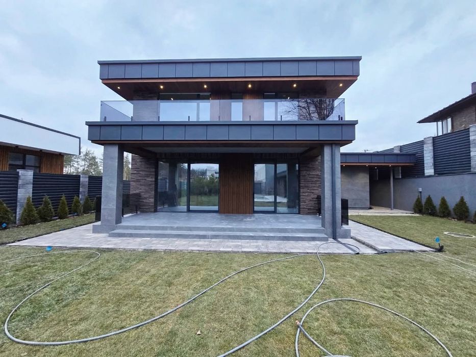 Будинок 280 м2 басейн сауна гараж  2 авто с. Ходосівка поруч Лісники