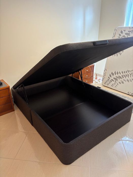 Cama de casal com arrumação e colchão