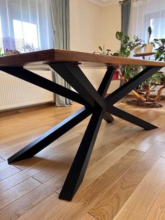 Stół drewniany orzech  włoski  noga typu pająk   metalowa loft