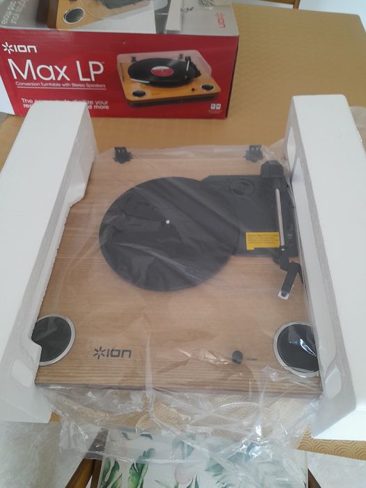 Vendo gira disco Ion max novo em caixa
