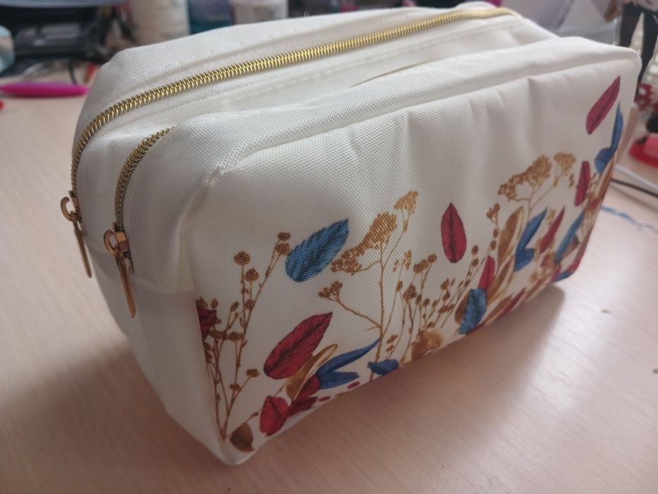 Косметичка белая