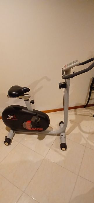 Bicicleta estática em bom estado, como nova