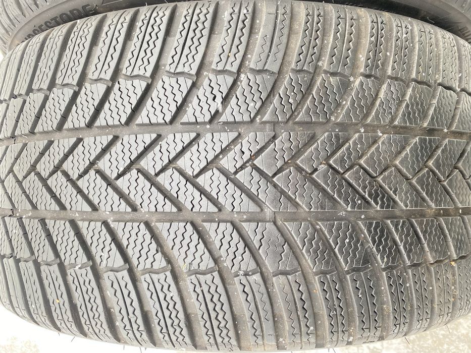 Зимняя резина Bridgestone 245.35.19. Пара.