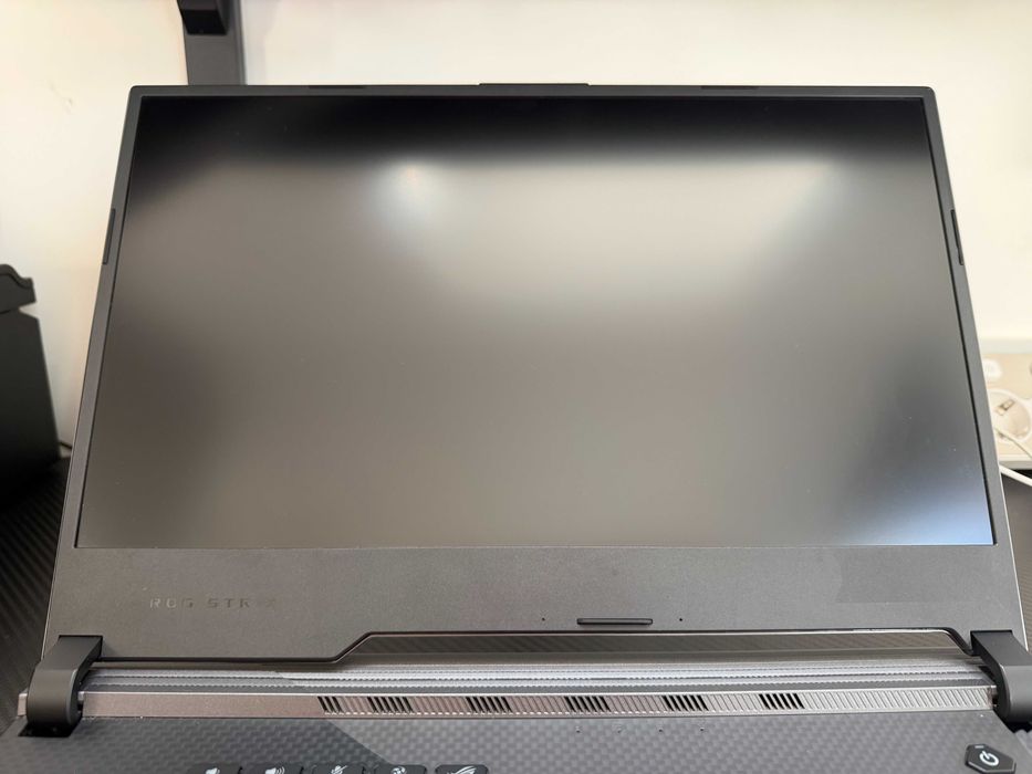 ASUS ROG Strix SCAR III i7 / 32GB / RTX 2070 / 1TB SSD / 240Hz