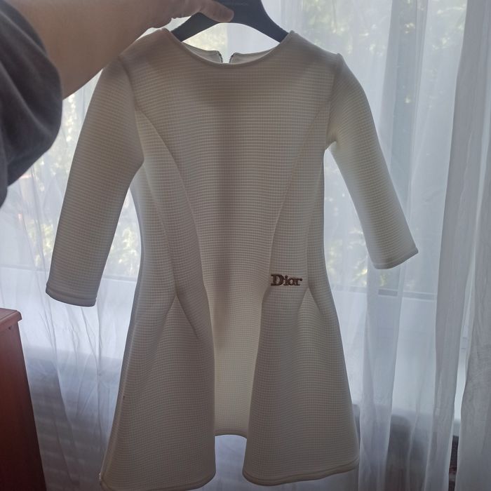 Біле плаття для дівчинки