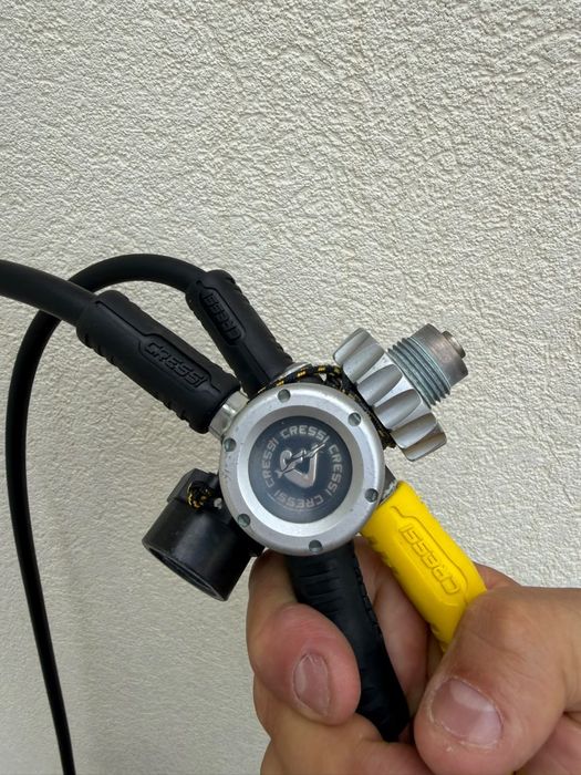 Conjunto Reguladores de Mergulho Cressi T10 + Octopus + Manómetro
