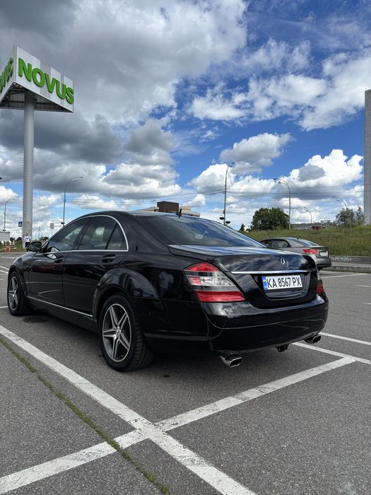 Mercedes-benz w221