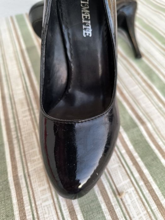 Sapatos pretos com brilho