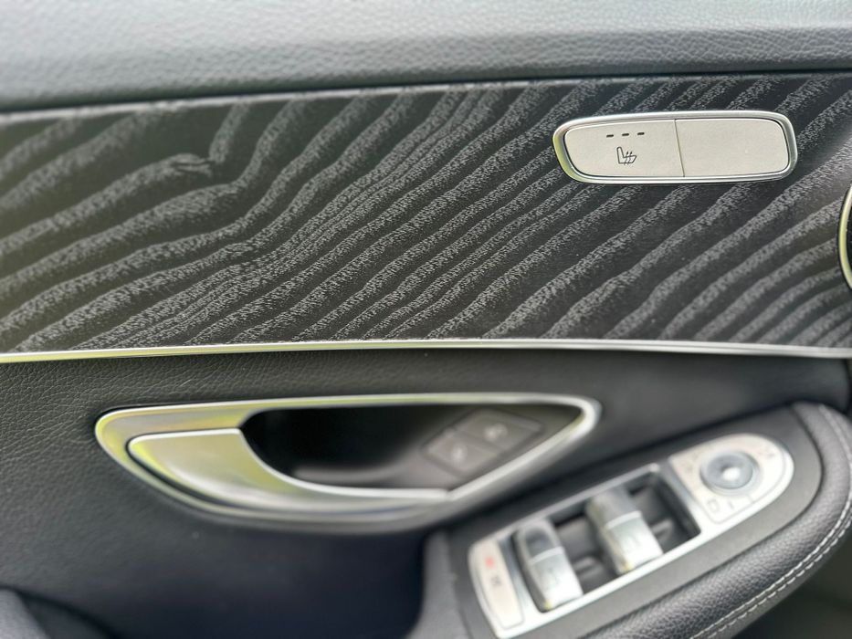 Mercedes-Benz C 350e Plug-in Hybrid | Automático | Luxo & Eficiência