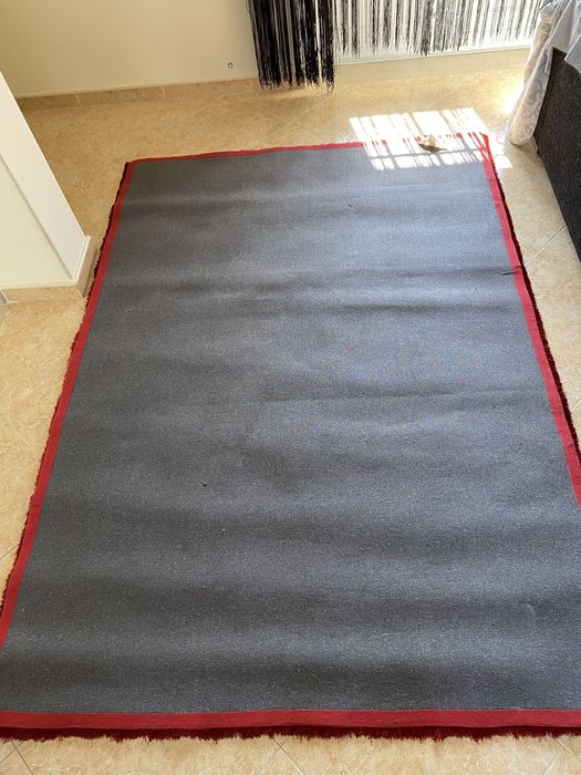 Tapete bordeux como novo