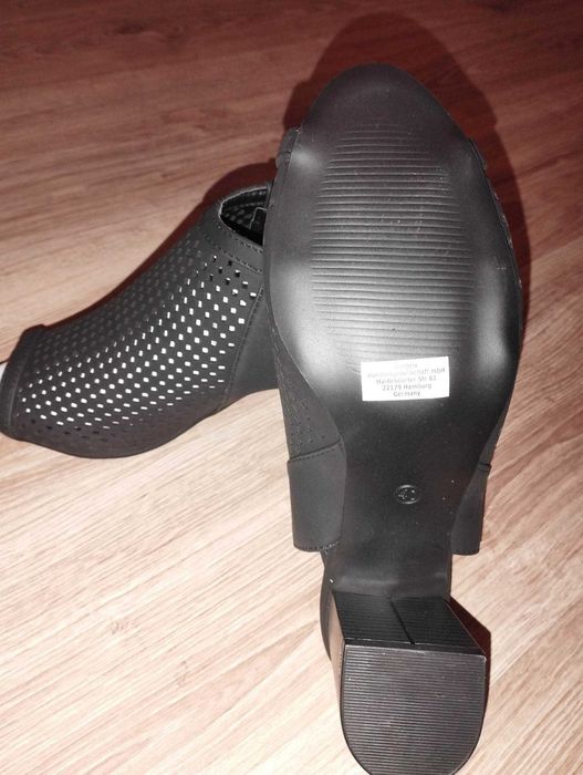 Nowe sandały ażurowe