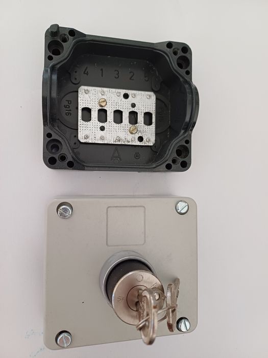 Kluczyk Siemens i puszka -Wrocław