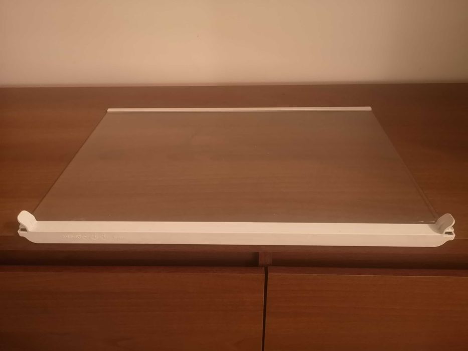 Lodówka BEKO RCSA210 - szklana półka chłodziarki z ramką