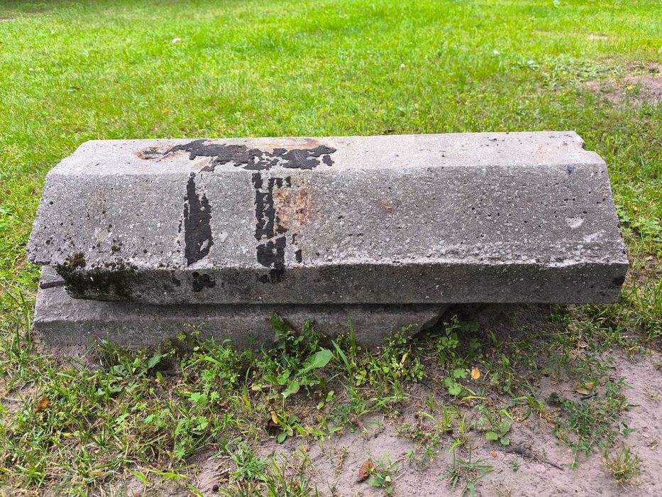 Słupy betonowe zbrojone 2 sztuki