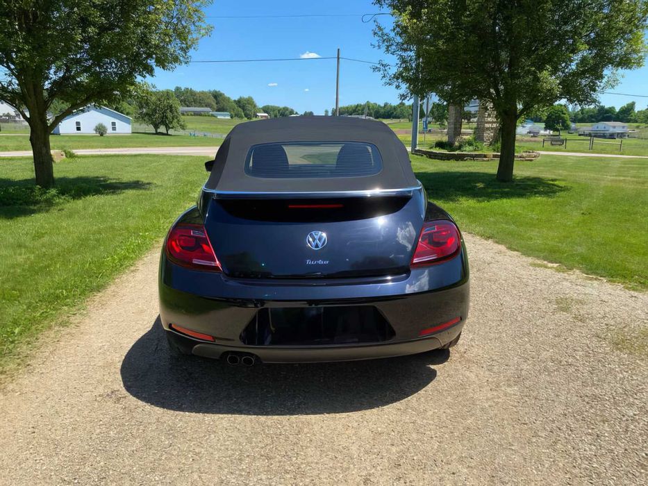 Volkswagen Beetle Convertible SE      2017