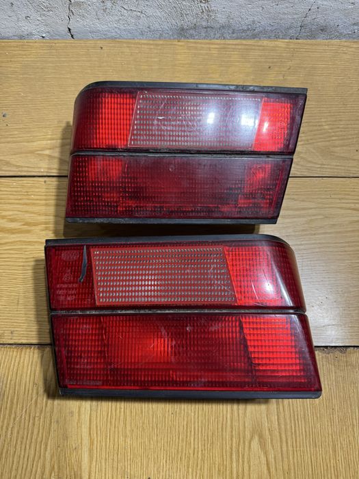 Задний правый / Левый фонарь в крышку багажника БМВ Е34 BMW E34 HELLA