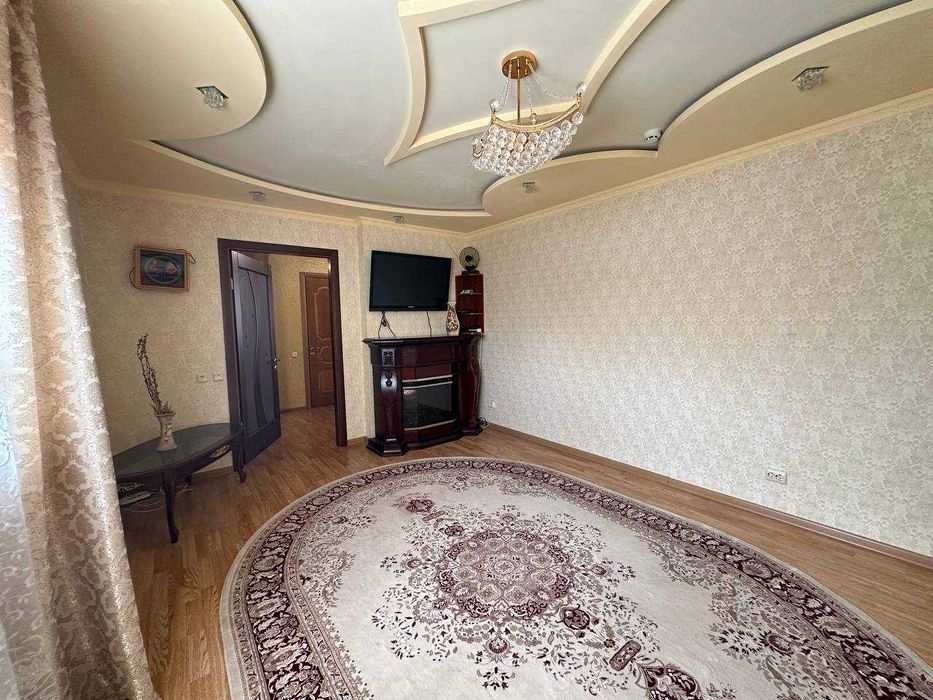 терміново здам 3-кімнатну з ремонотом і меблями Урлівська 23б