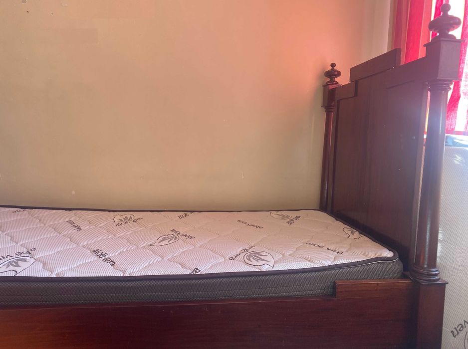 Cama solteiro com colchão