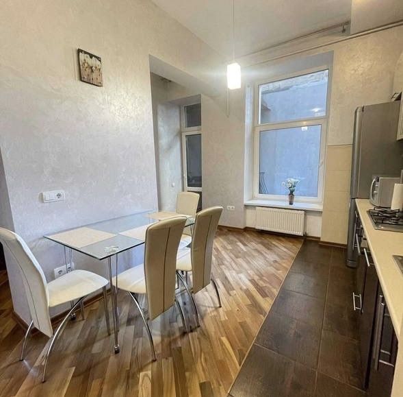 Підселення / Кімната в ЦЕНТРІ для дівчат