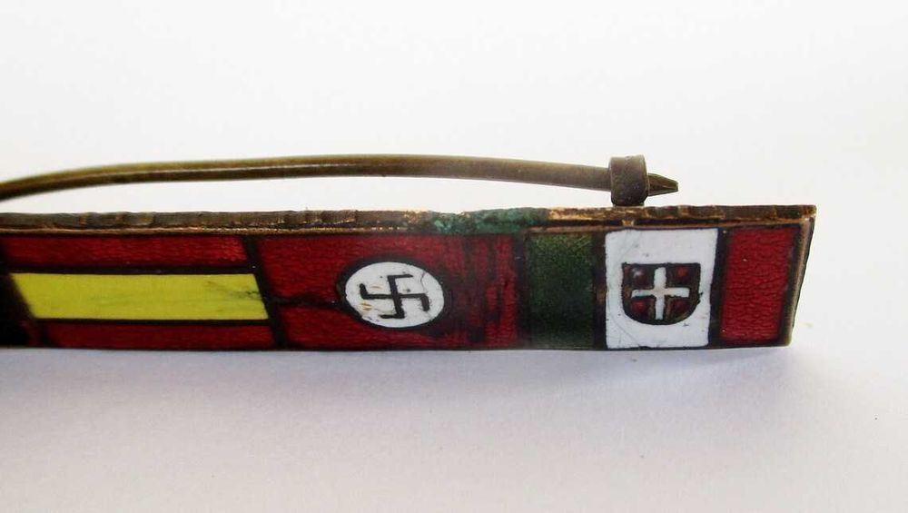 Raro antigo pin alfinete com as 4 bandeiras regimes fascistas