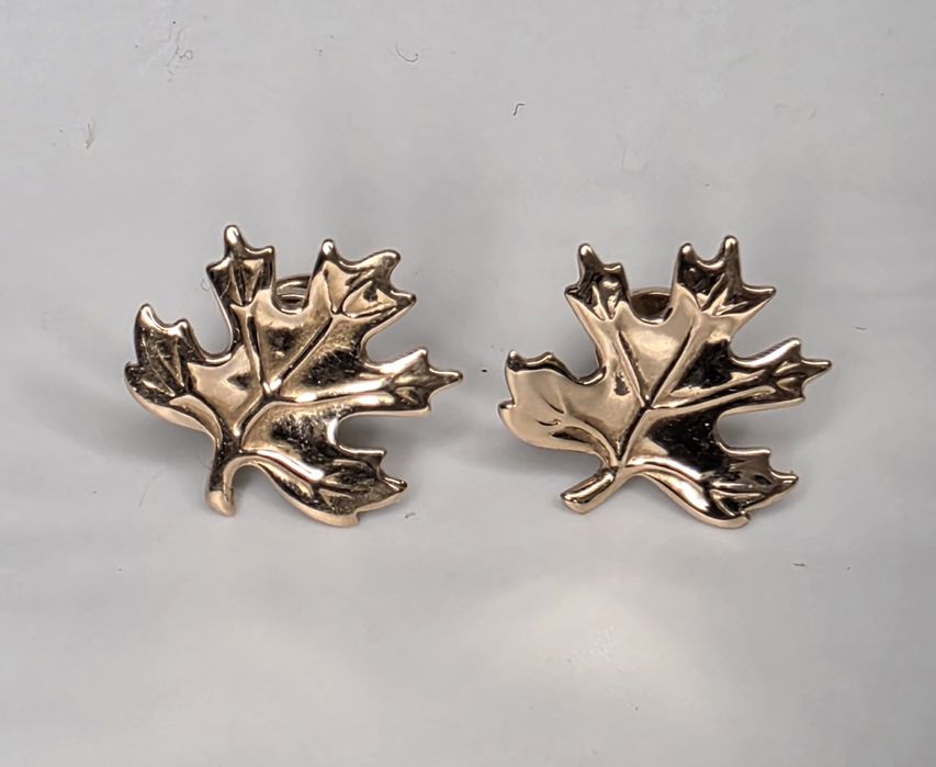 Золоті сережки 583 проби.