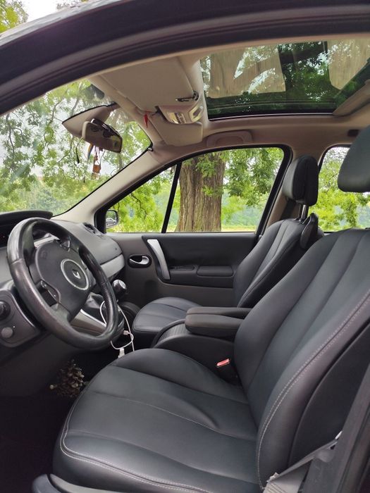 Мінівен Renault Scenic 2009 повністю обслужено