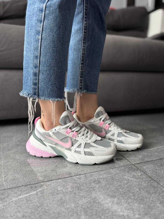Кросівки Nike V2K Runtekk Beige Grey Pink | кроси Найк В2К Рантекк біло-сірого кольору текстиль