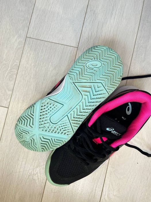 Продам тенісні кросівки Asics Gel Challenger 13!