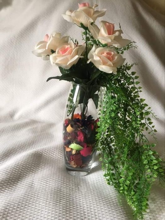 Jarra em vidro com flores