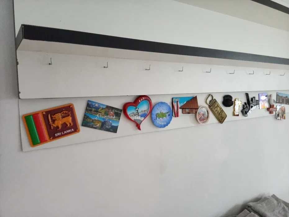 Połka reklamowa kubki breloki magnesy