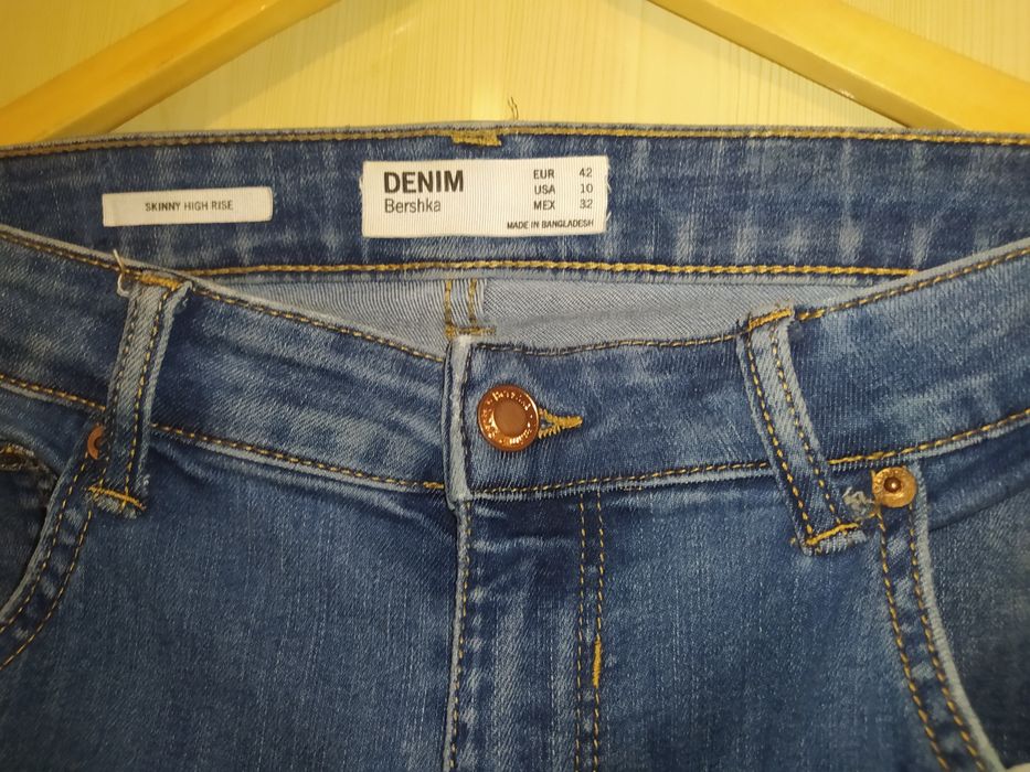 Продам женские джинсы