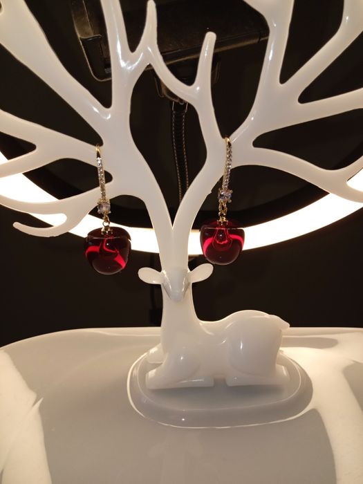 Модные серьги вишенки