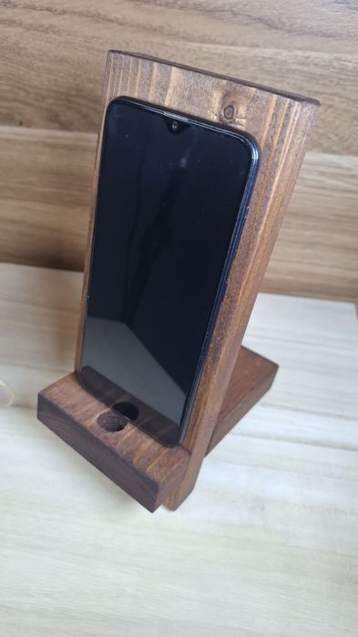 Base / Suporte para Telemóvel em Madeira Maciça – Elegante e Resis