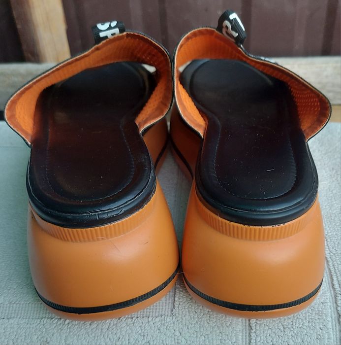 Продам шлепанцы женские