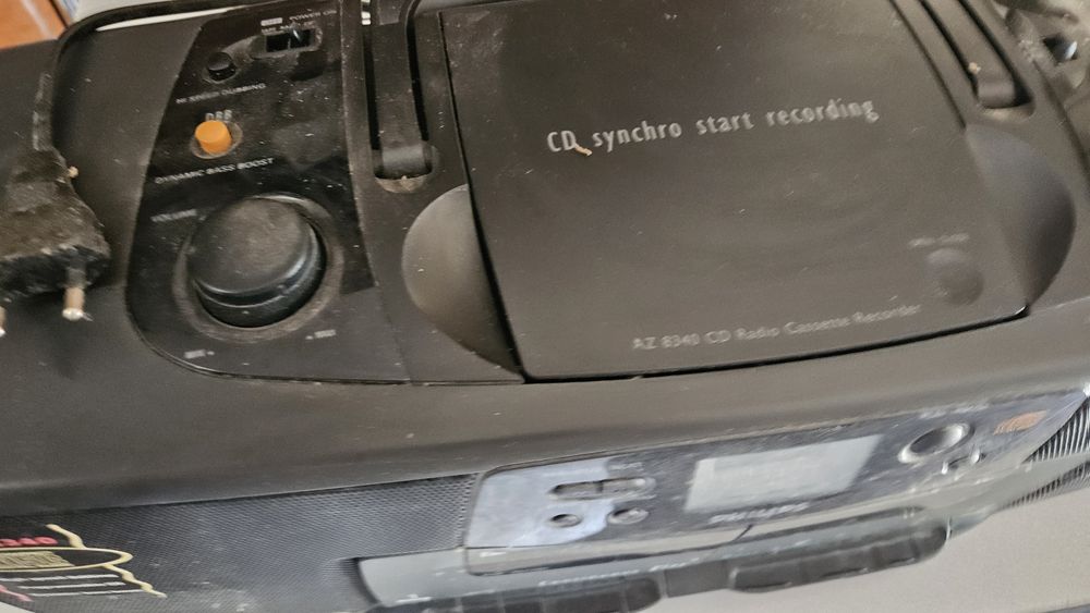Rádio  antigo com CD e cassetes