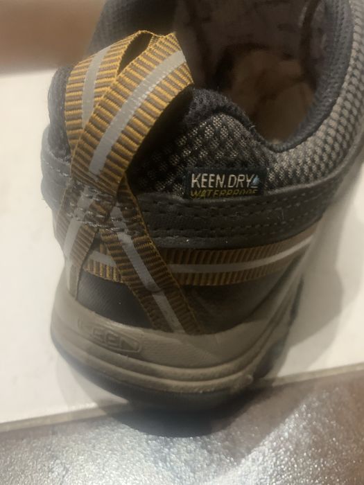 Продам черевики для будівельників KEEN