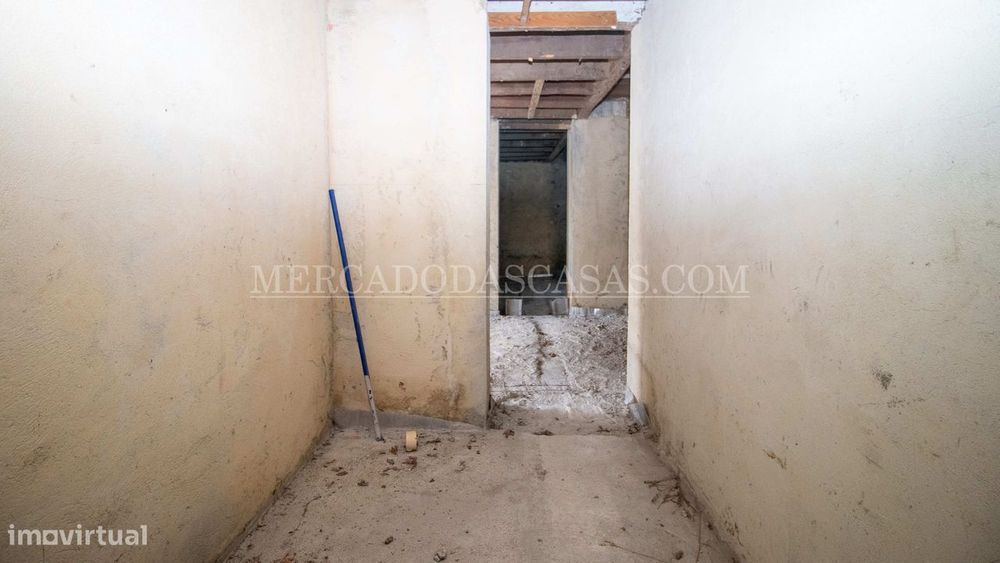 Moradia com elevado potencial no centro de Avanca