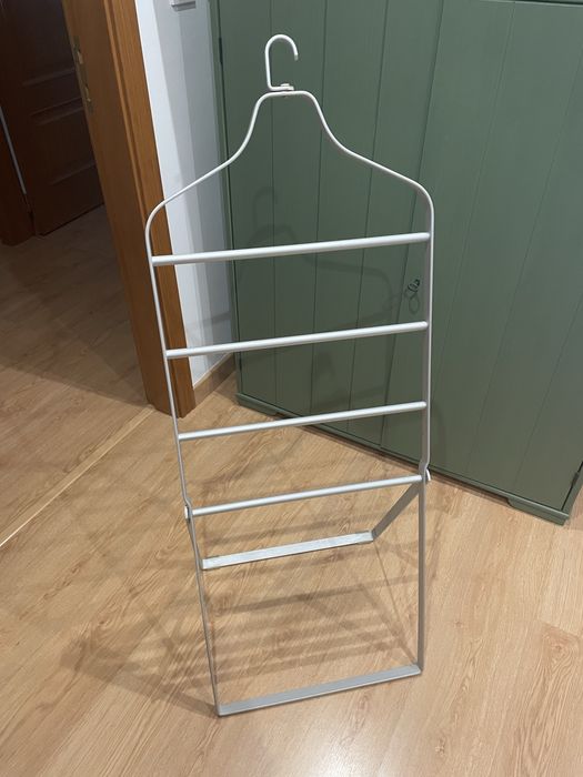 Cabide Ikea em bom estado
