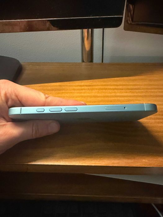 iPhone 16 256Gb - 97% Bateria - Verde Azulado 1 Risco apenas