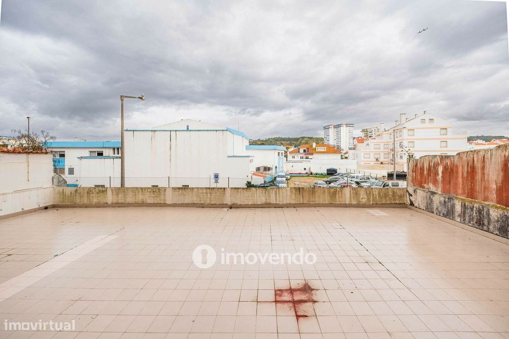 Apartamento T1 junto à praia, com estacionamento, Costa da Caparica